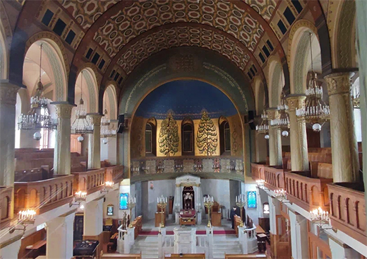 The interior of Moscow Choral synagogue