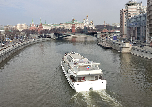 Riverboat tour along the Moscow river